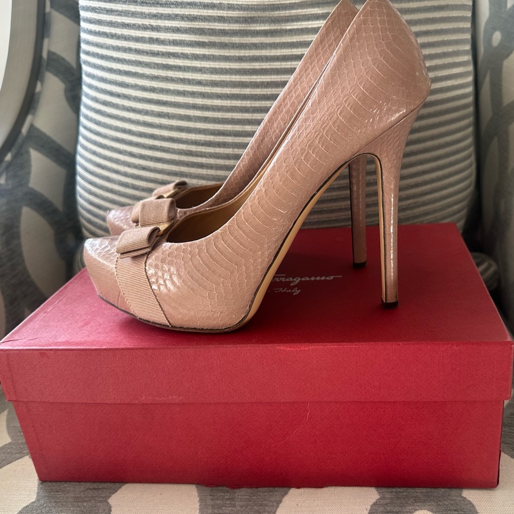 Salvatore Ferragamo Trilly Heels in Mauve -  A STUNNER!!! Nocturne Reptile.